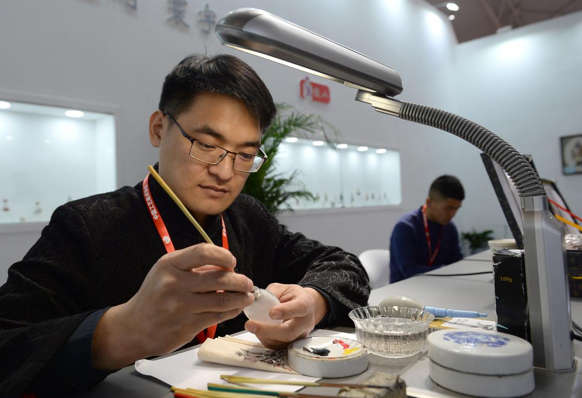 匠心荟萃 工艺焕新——第53届全国工艺品交易会在京启幕，加工技艺成焦点